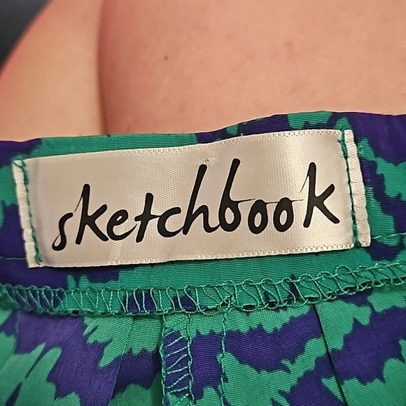 ANTHROPOLOGIE Sketchbook printed Silky pleated shorts In Blue/green. Size small - Picture 7 of 8